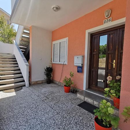 Apartment Martina Banjol Екстер'єр фото