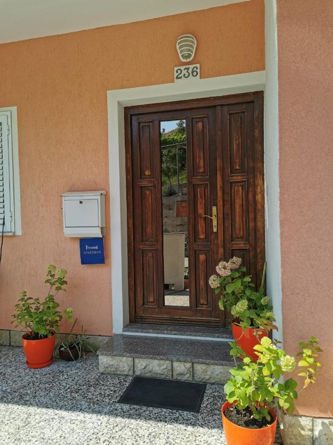 Apartment Martina Banjol Екстер'єр фото