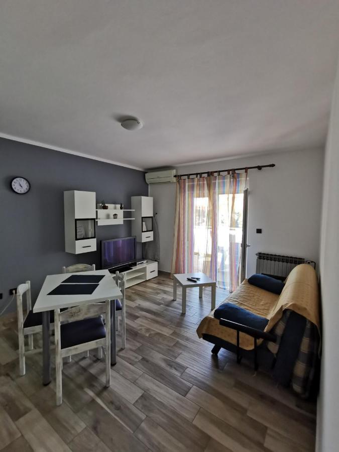 Apartment Martina Banjol Екстер'єр фото