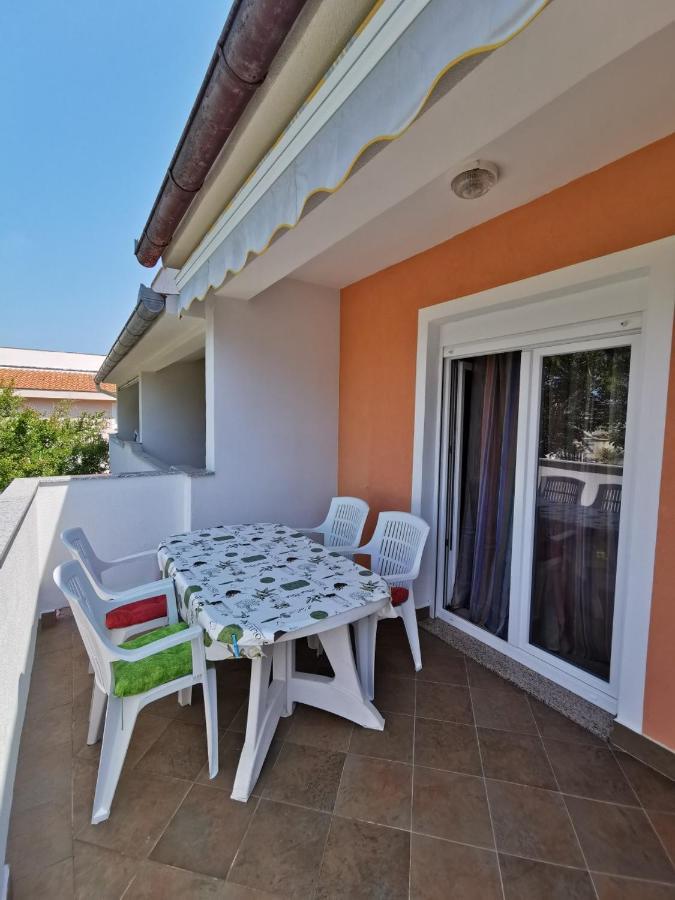 Apartment Martina Banjol Екстер'єр фото