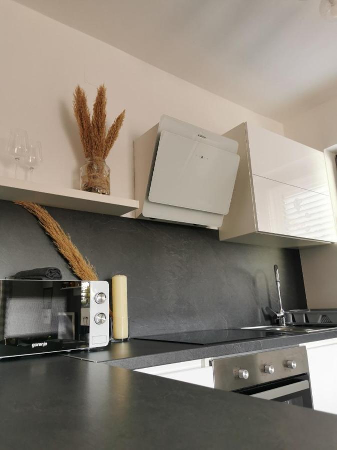 Apartment Martina Banjol Екстер'єр фото