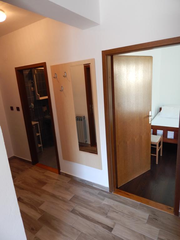 Apartment Martina Banjol Екстер'єр фото