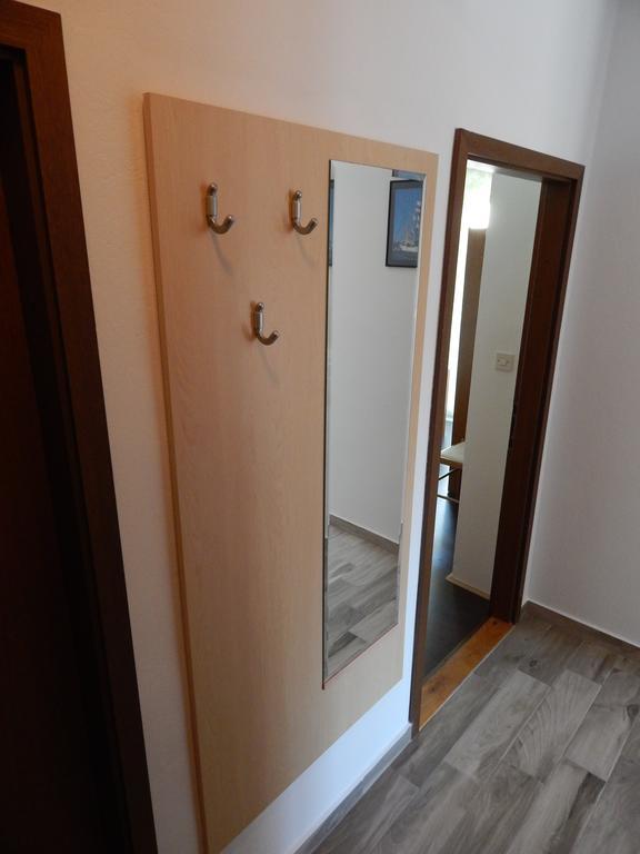 Apartment Martina Banjol Екстер'єр фото