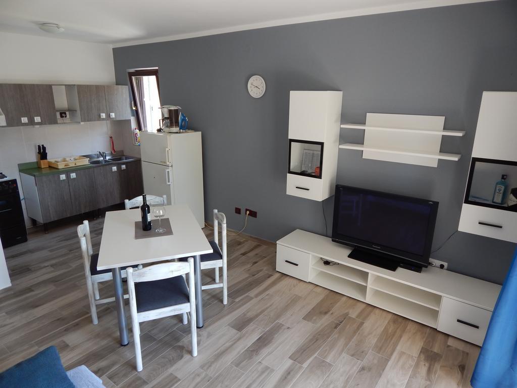 Apartment Martina Banjol Екстер'єр фото