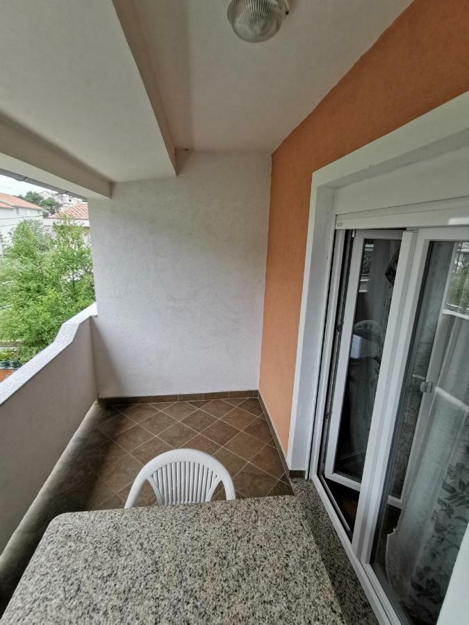 Apartment Martina Banjol Екстер'єр фото