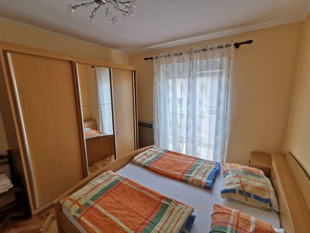 Apartment Martina Banjol Екстер'єр фото