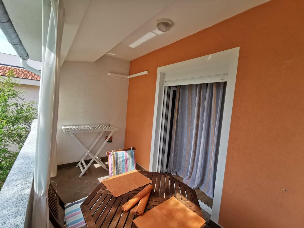 Apartment Martina Banjol Екстер'єр фото