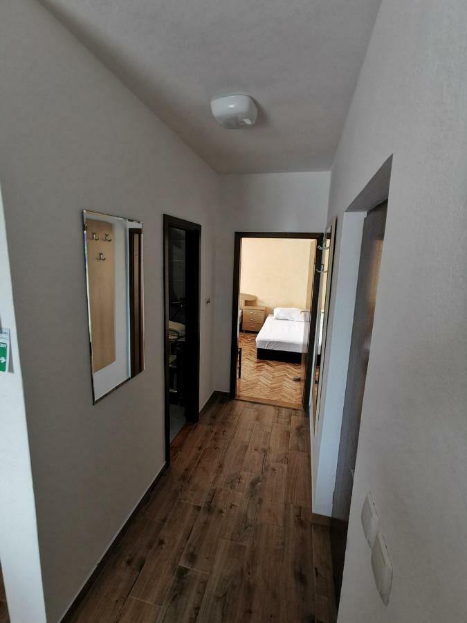 Apartment Martina Banjol Екстер'єр фото