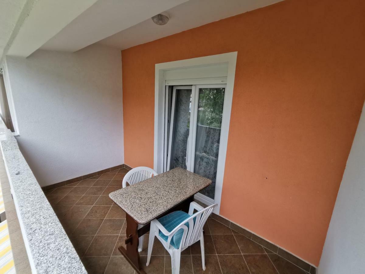Apartment Martina Banjol Екстер'єр фото
