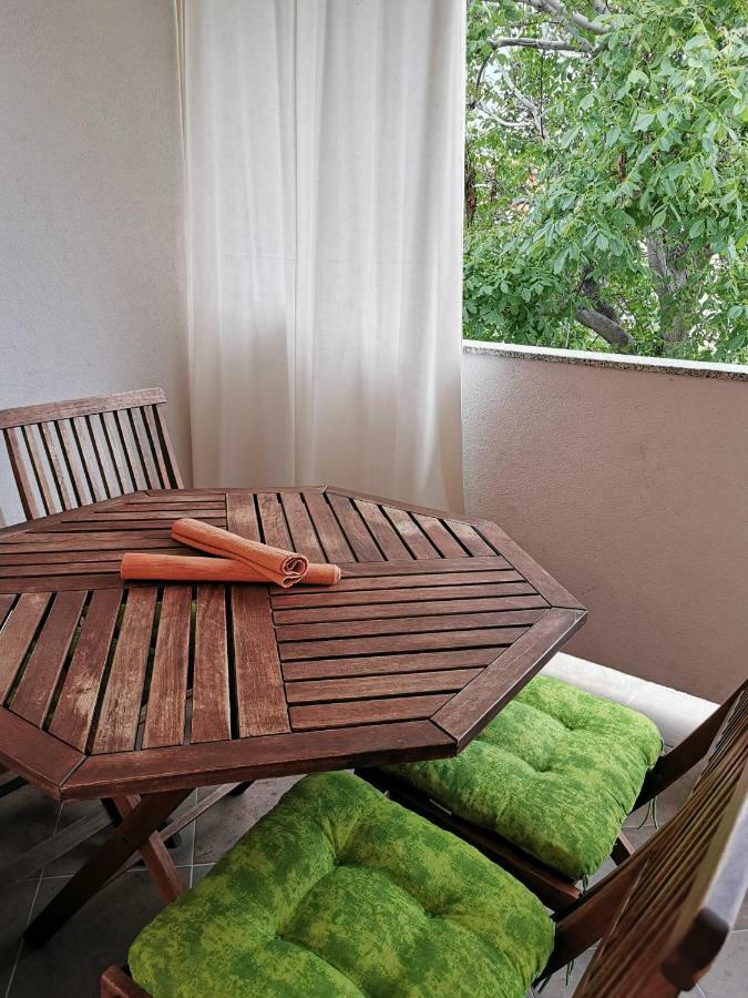 Apartment Martina Banjol Екстер'єр фото